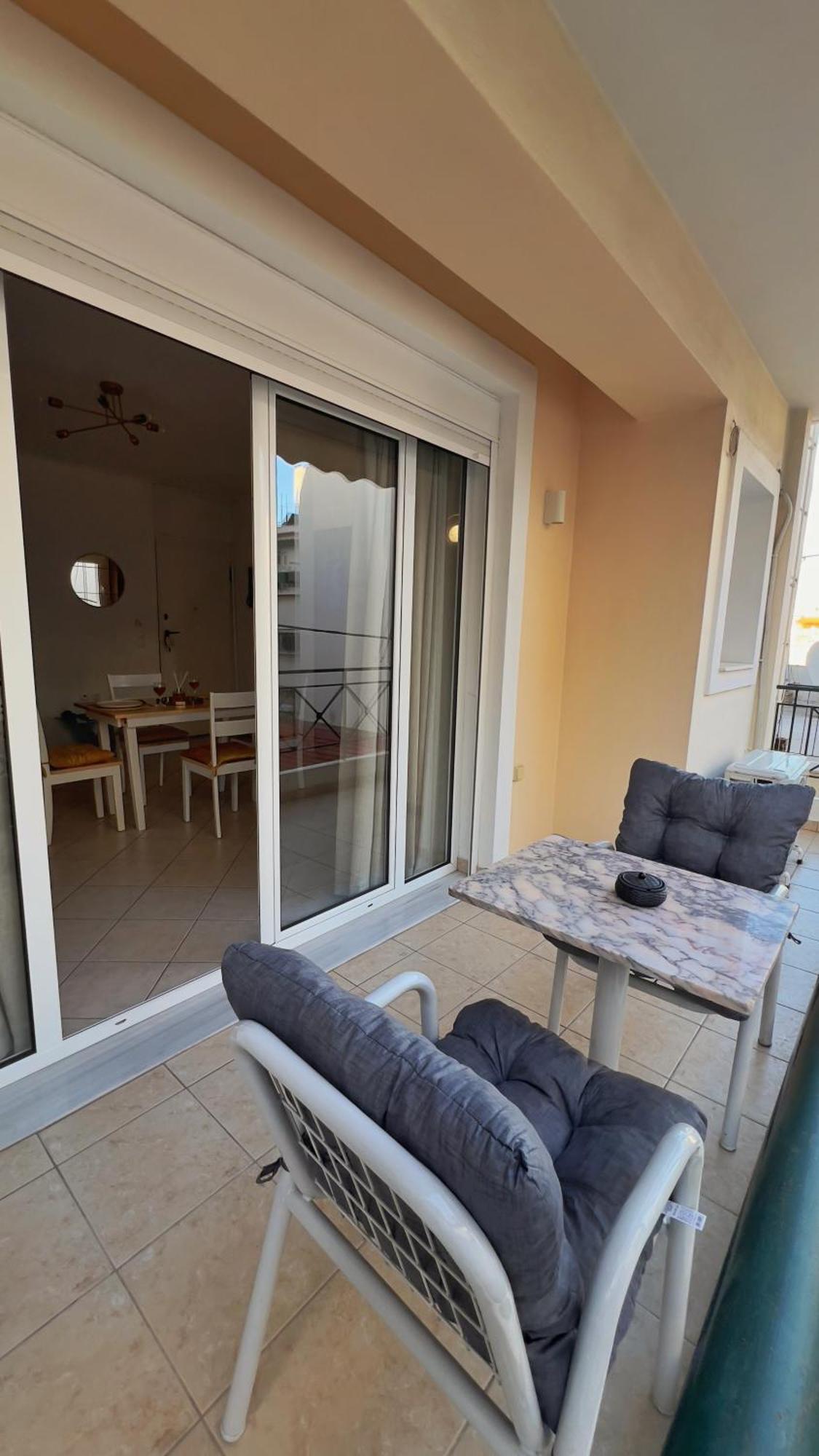 H&H Cozy Retreat Apartamento Pireu Exterior foto